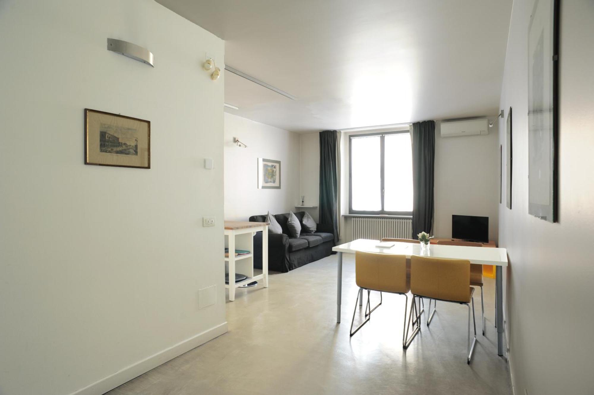 Sant Ambrogio Courtyard Room In Shared Flat ميلان المظهر الخارجي الصورة