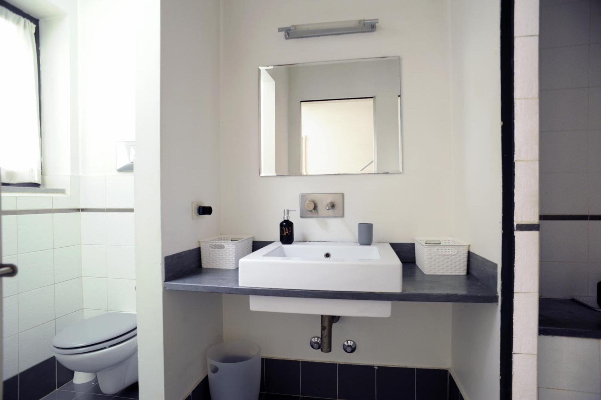 Sant Ambrogio Courtyard Room In Shared Flat ميلان المظهر الخارجي الصورة