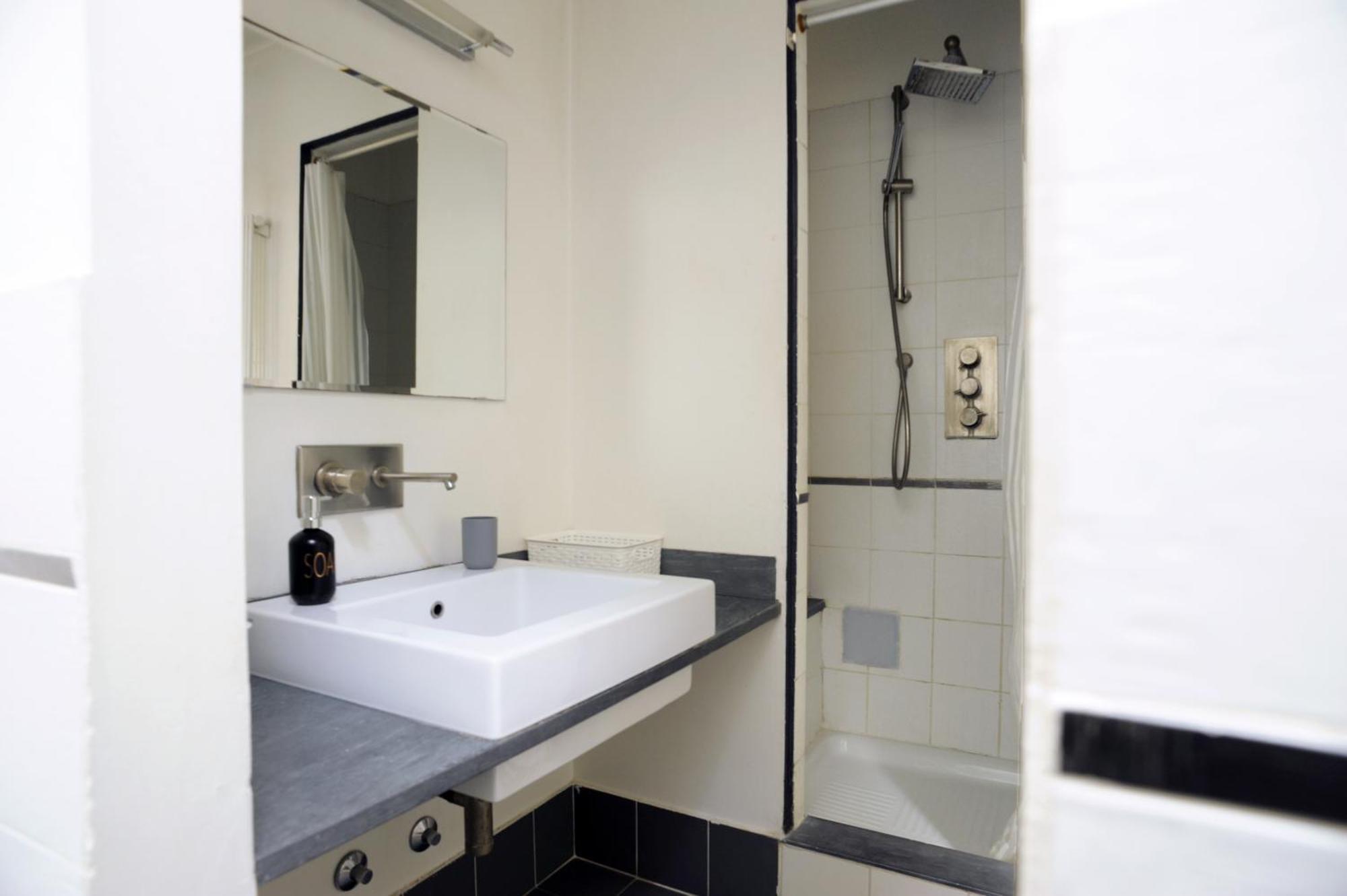 Sant Ambrogio Courtyard Room In Shared Flat ميلان المظهر الخارجي الصورة